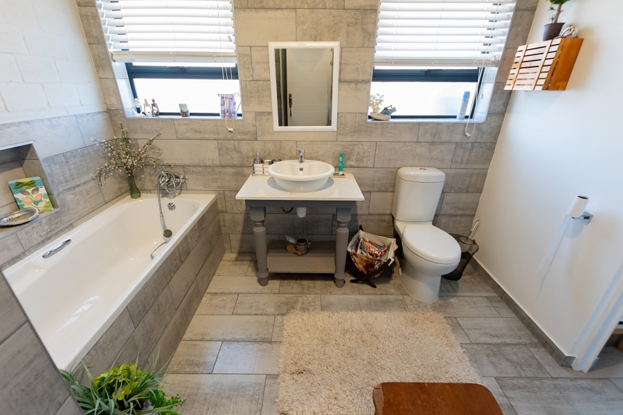 4 Bedroom Property for Sale in Shelley Point Western Cape